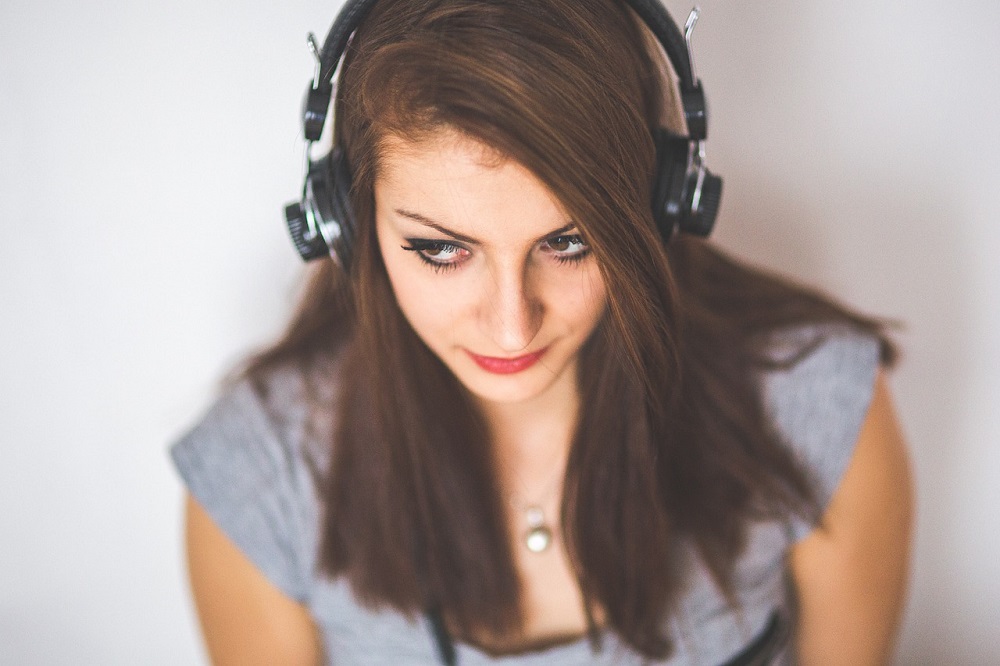 Može li se slušanjem muzike lakše učiti strani jezik