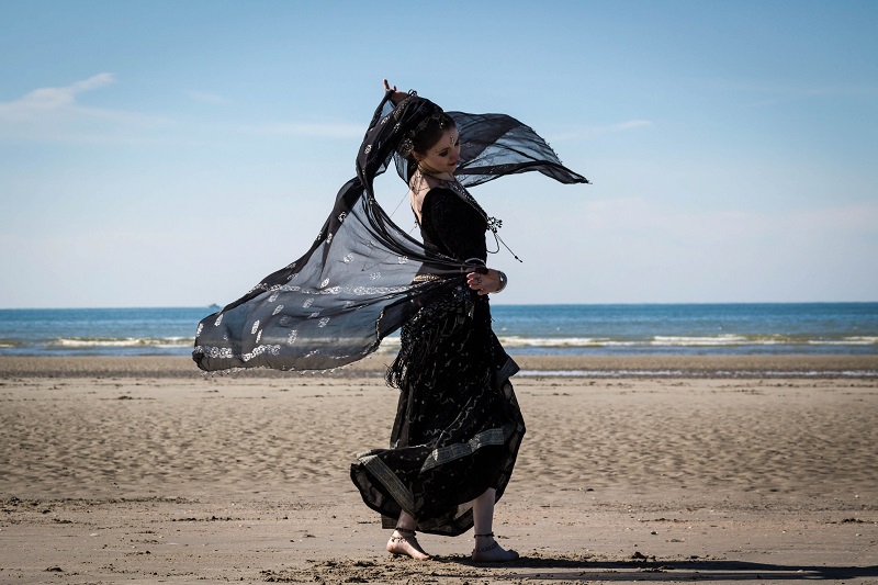 Ples sa velom (Veil dance)